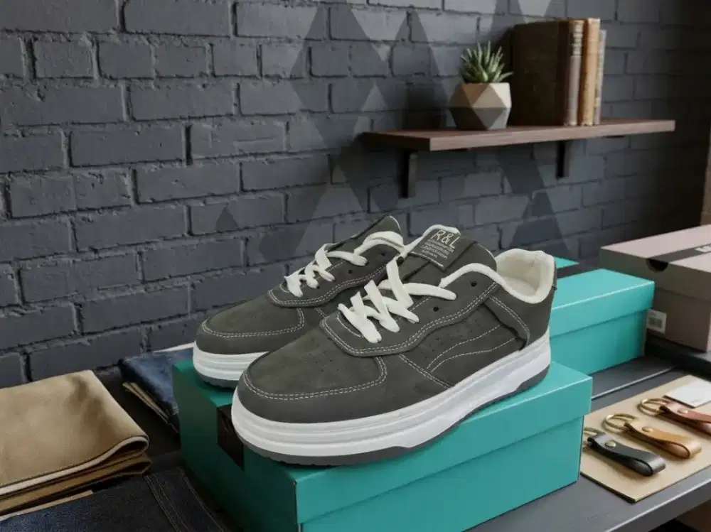 Sepatu Kasual/Sport Pria/Wanita kekinian