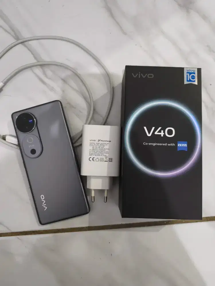 Vivo v40 12/256