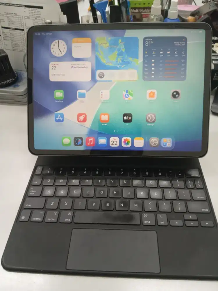 iPad Pro 11-inch Wifi Only 128GB + Keyboard
