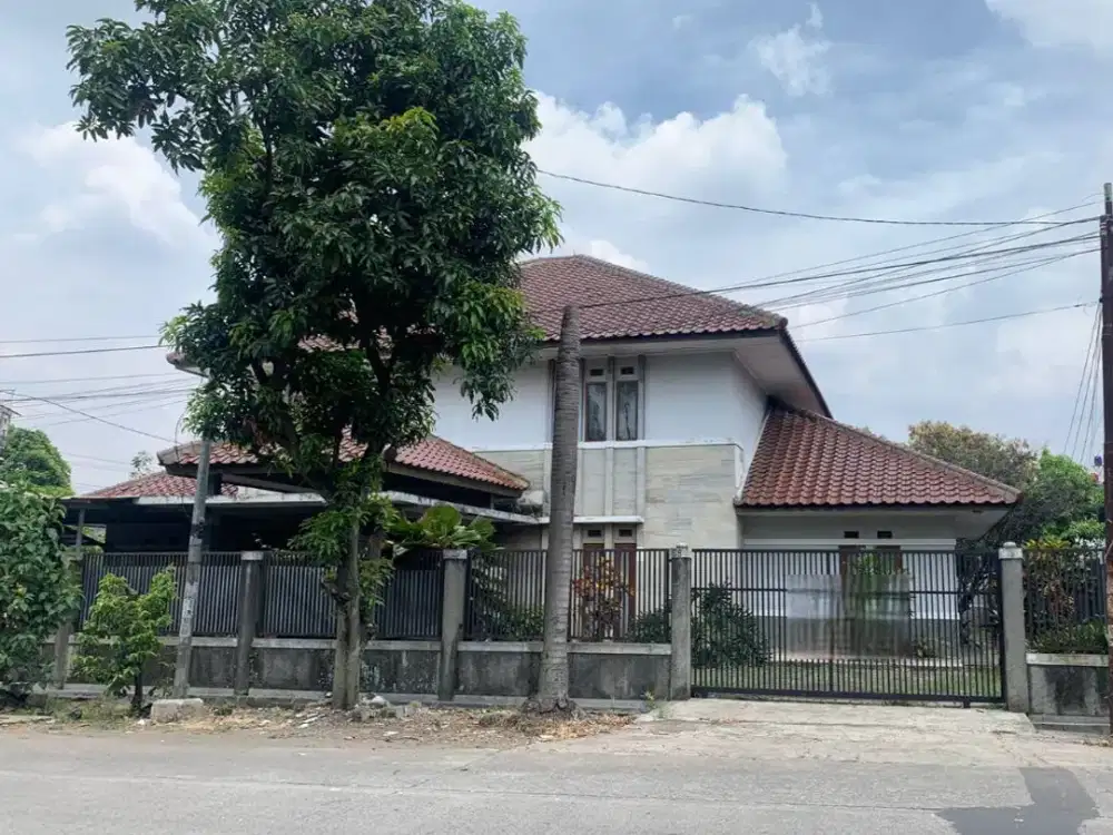 Dijual Rumah Luas Siap Huni di Mainroad Arcamanik