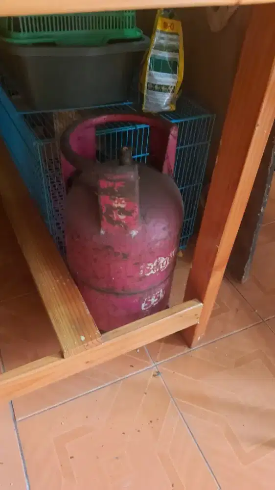 Tabung gas 5,5 kg di jual Bu 200.000