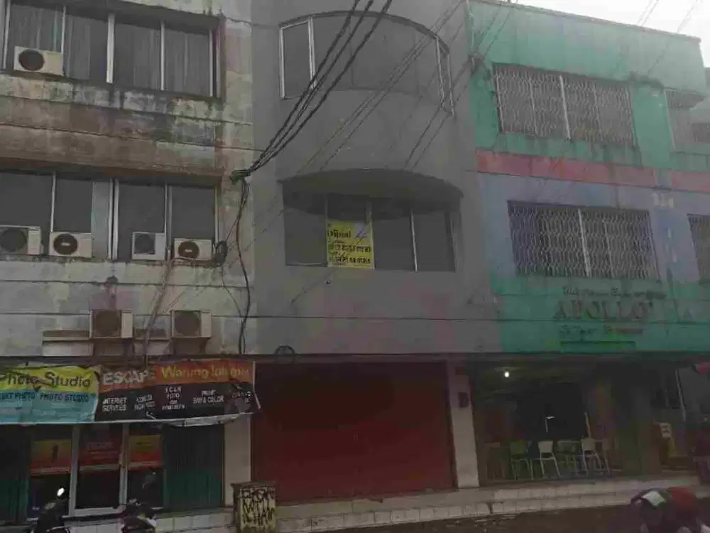 Ruko di Jl. Perintis Kemerdekaan Ramai Dekat Pasar Tengah Kota Nego!