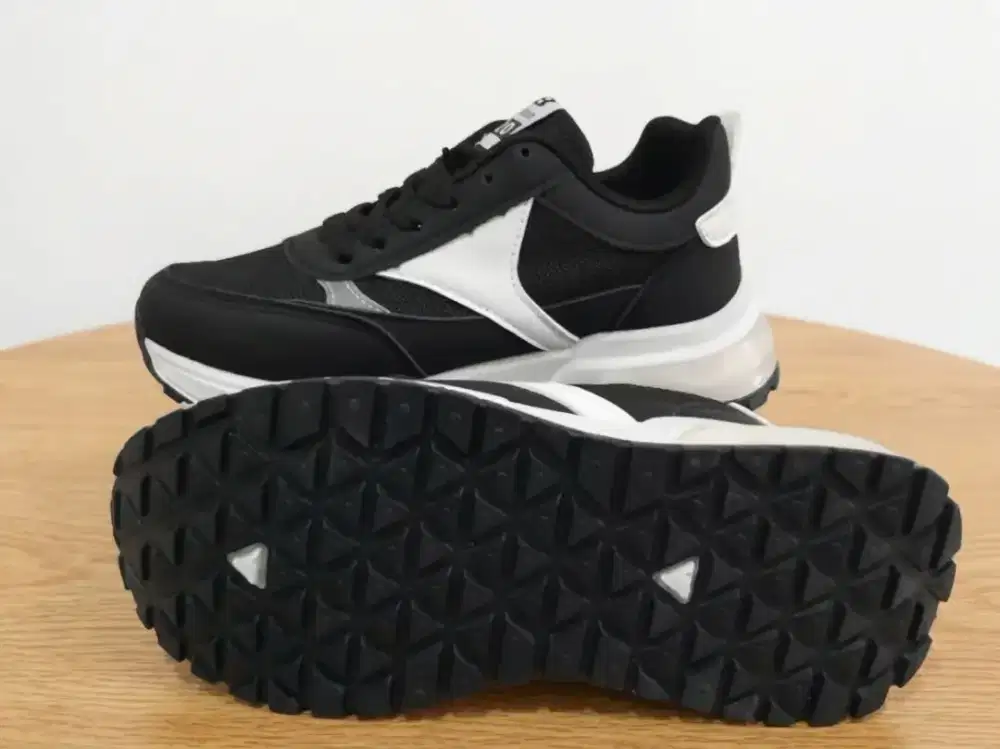 Sepatu Kasual/Sport Pria/Wanita kekinian