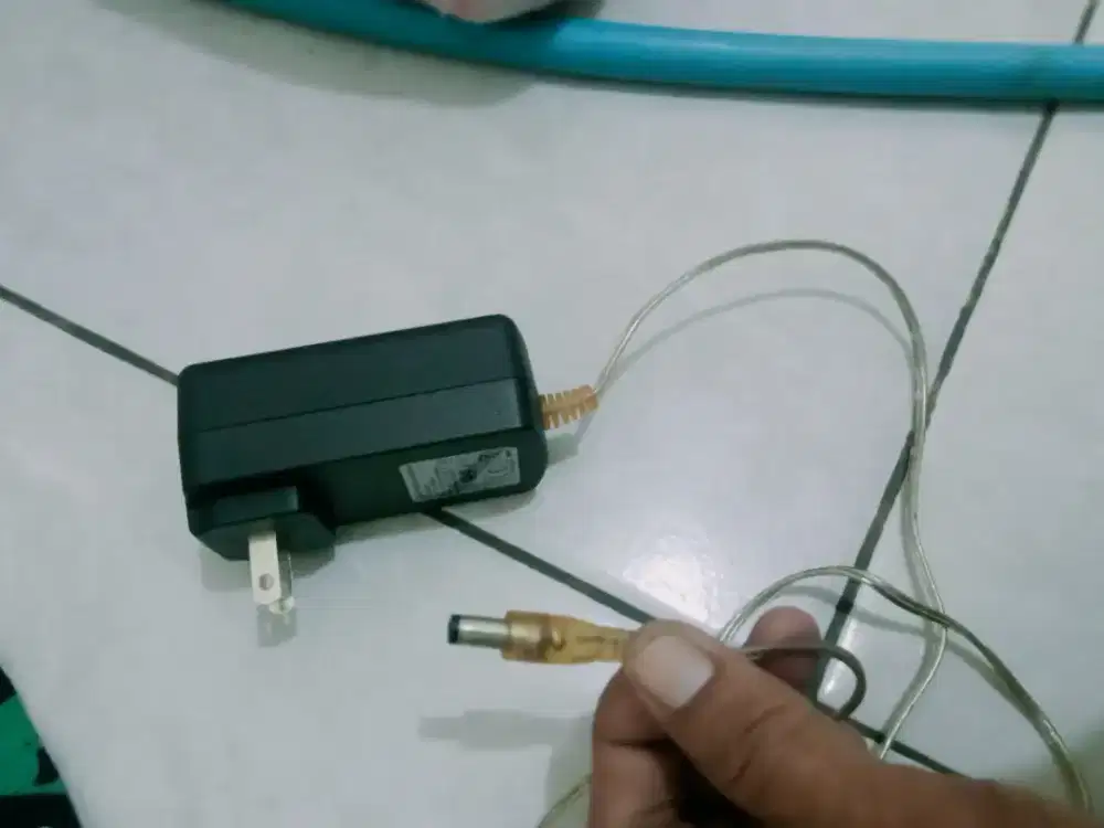Adaptor Power Lok Sawangan pasir putih