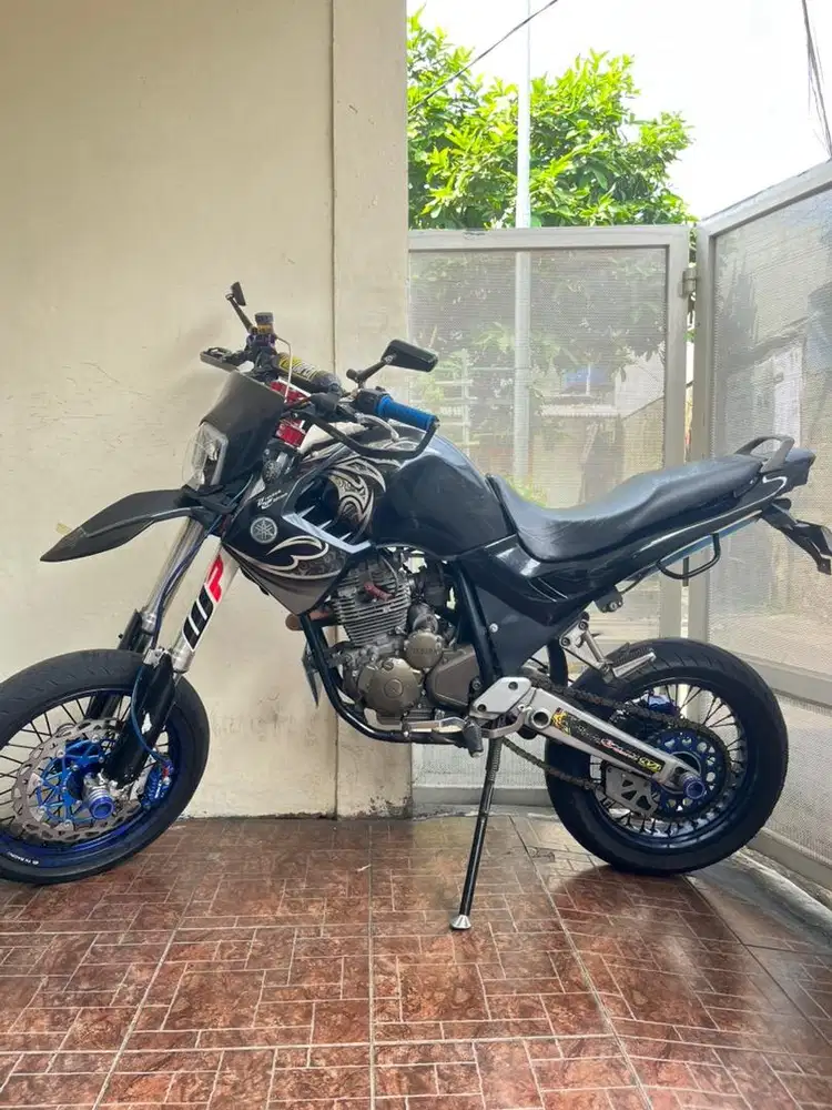 Scorpio supermoto