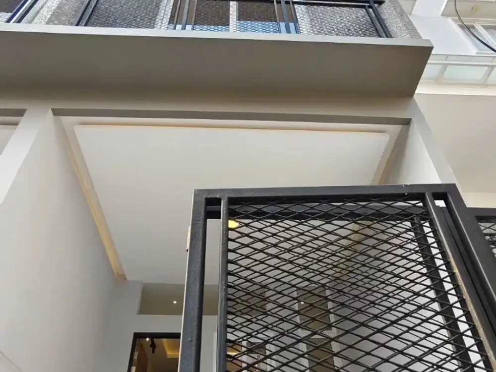 Rumah Baru Semi Furnished 2,5 Lantai di Duri Kepa Kebon Jeruk