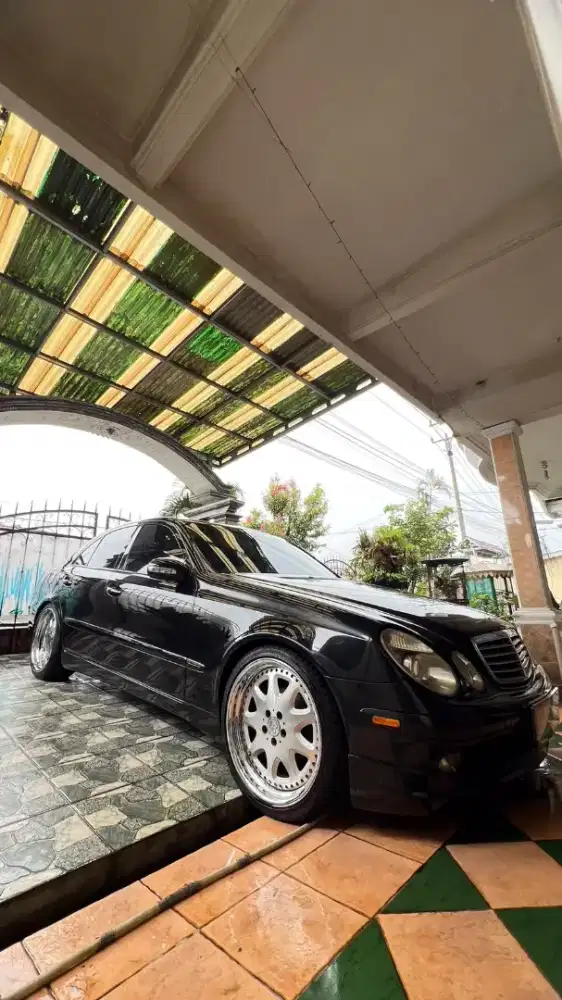 Dijual Mercedes Benz E200 2003