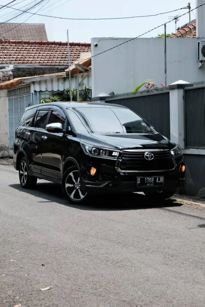 TOYOTA INNOVA REBORN VENTURER DIESEL 2.4 AT 2018