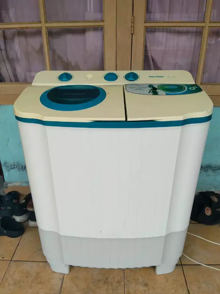 Mesin cuci Polytron