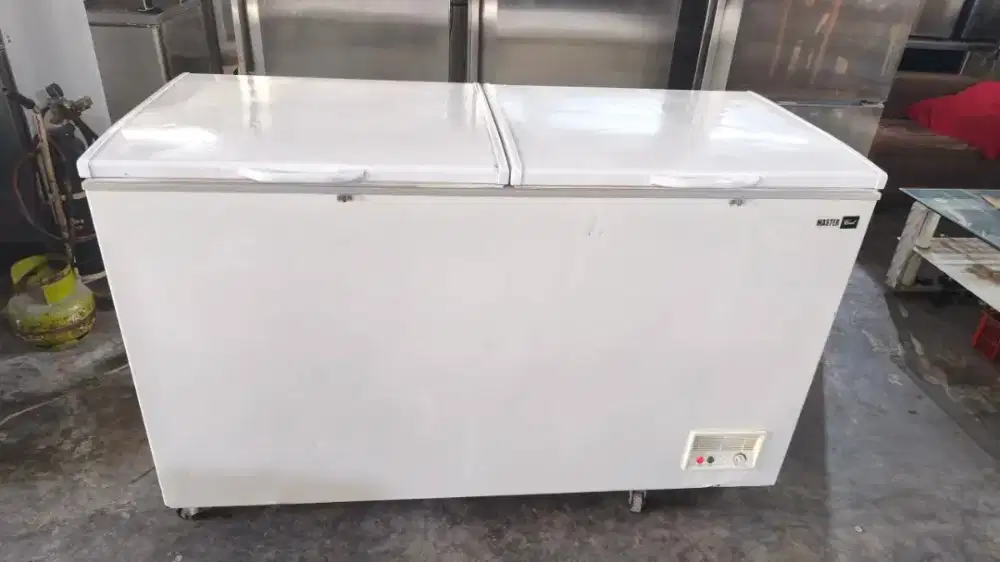 FREEZER BOX
Merk MASTER COOL 
Model BD/BC-598
Kapasitas 598L
Mesin ori