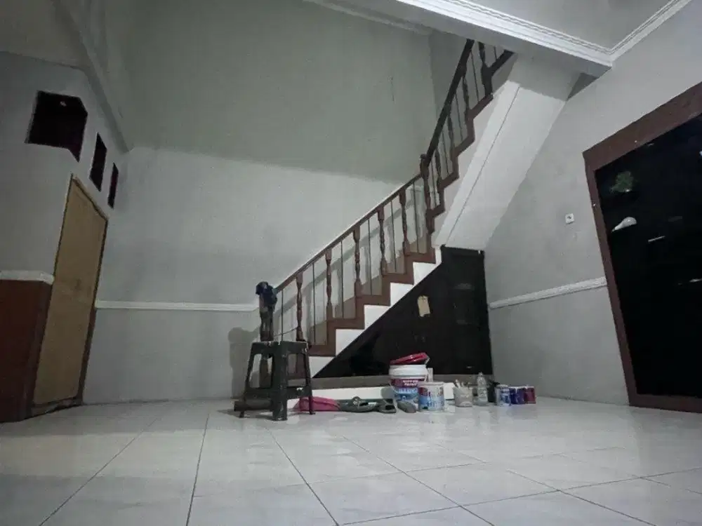 Setrawangi, Antapani. Rumah 2 Lantai Siap Huni di Kota Bandung