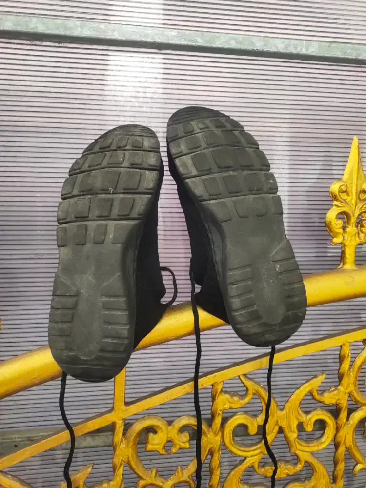 jual sepatu merk Alan Susi nomor 41, hitam