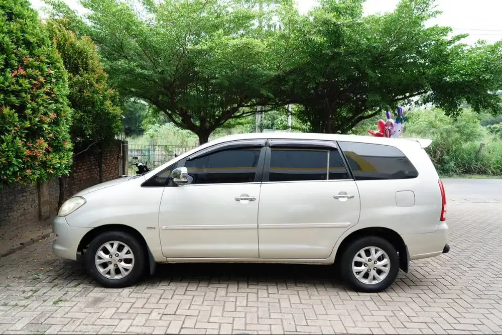 Toyota Kijang Innova Bensin Automatic V 2005