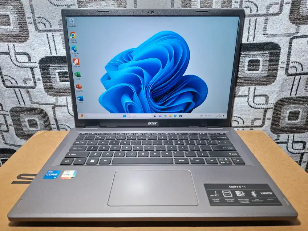 Laptop Acer Core i5 gen 13 ram 8gb ssd 512gb slim bazelless batre awet