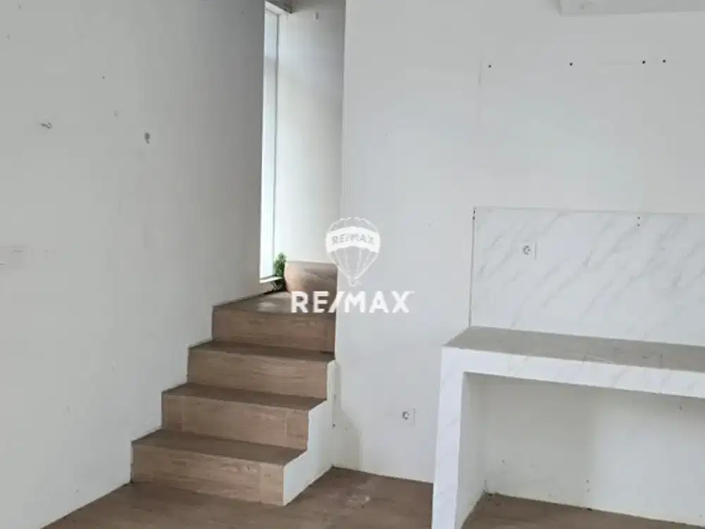 Dijual Rumah Bagus di Waterfront East Travertine, LT 105 m²