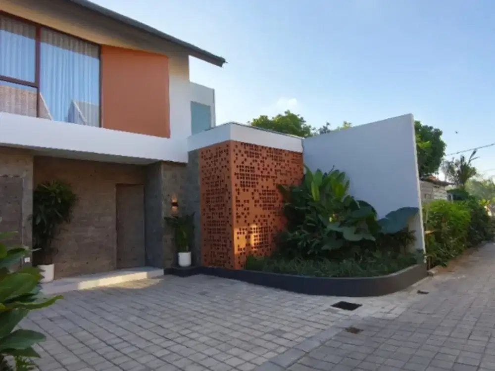 FREEHOLD OR LEASEHOLD STRATEGIC LUXURY VILLA IN RENON- SANUR AREA