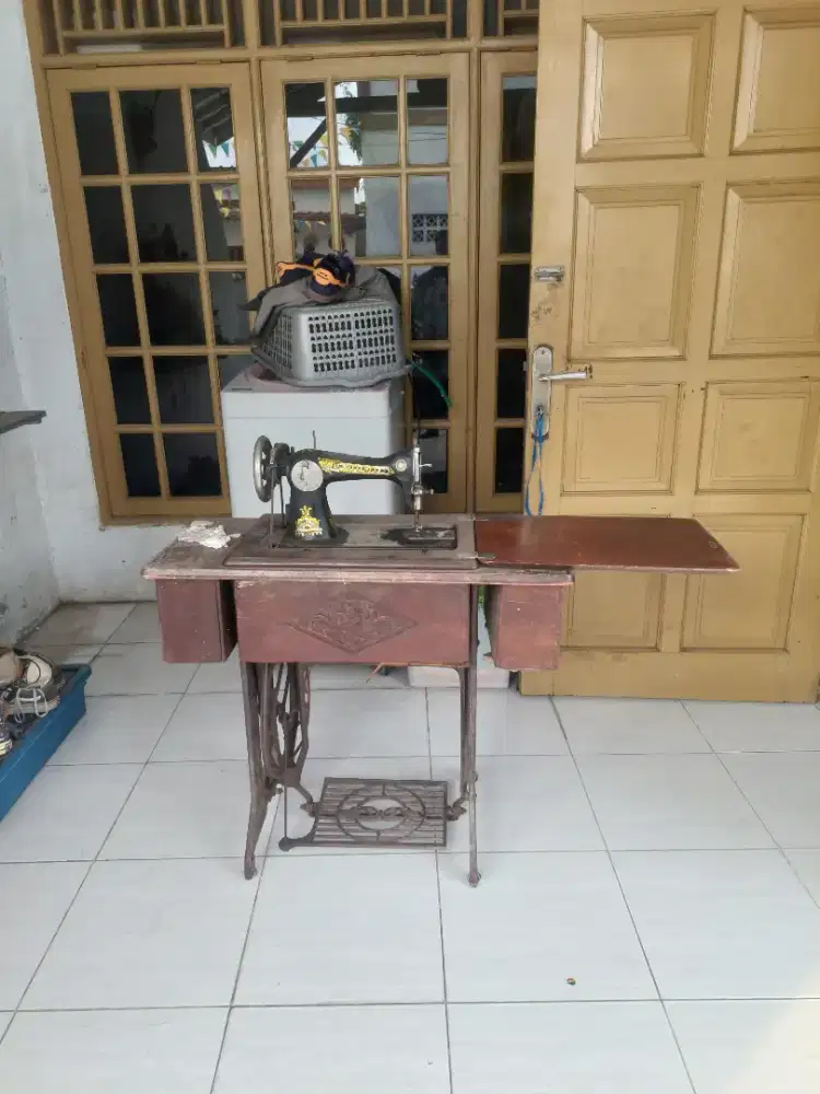 Mesin jahit buterfly