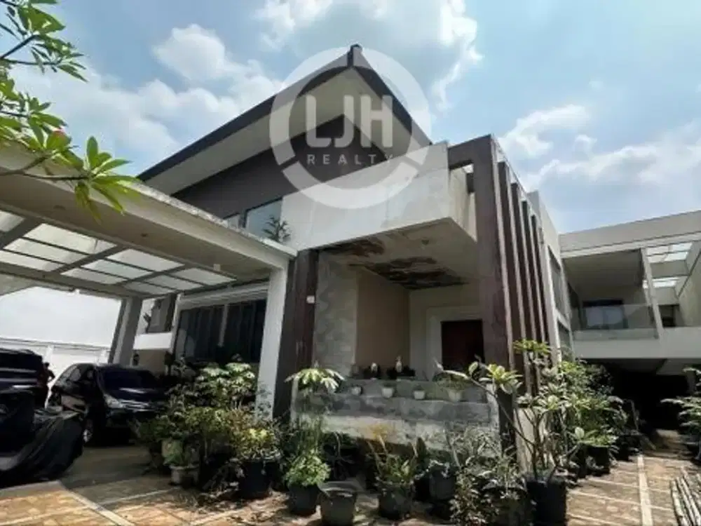 Rumah ada Kolam Renang Pribadi di Pejaten Timur Jakarta Selatan