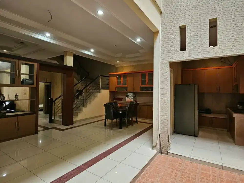 JARANG ADA! VILLA FURNISHED DISEWAKAN DI CEMARA ASRI