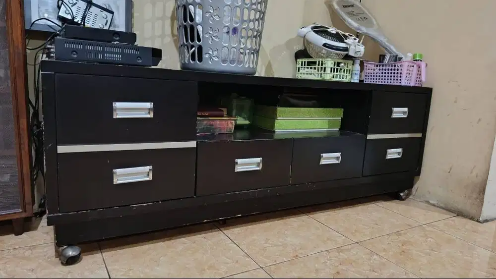 Lemari TV atau Rak TV