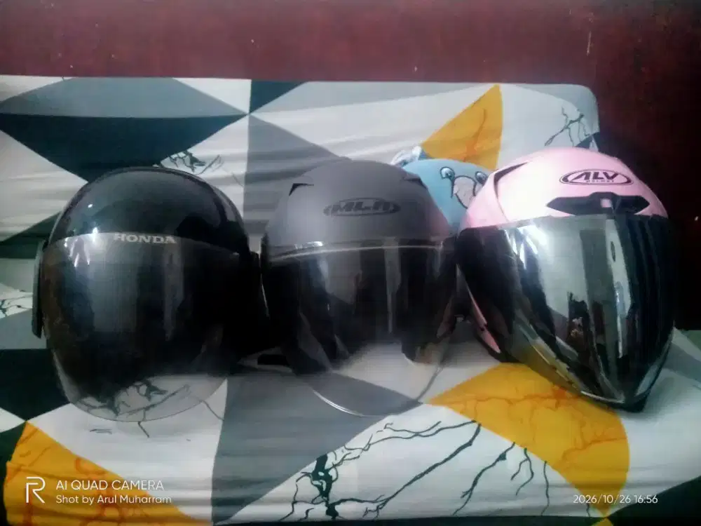Di jual 3 helm kondisi masih bagus