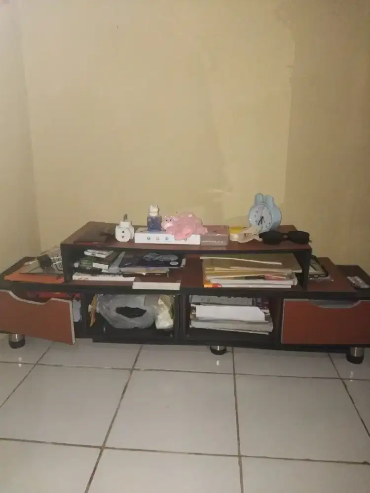 Rak buku dan Buffet TV