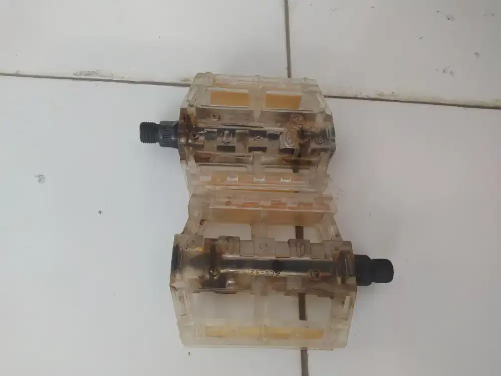 Pedal Transparan