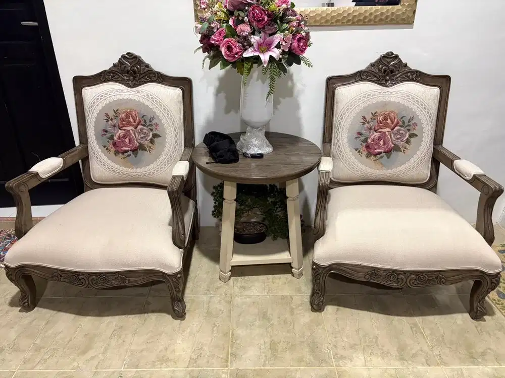 Set kursi tamu 2 kursi dan meja