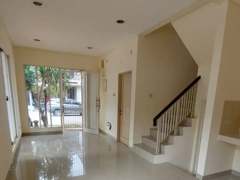 DISEWAKAN RUMAH HOOK GOLF LAKE CENGKARENG |