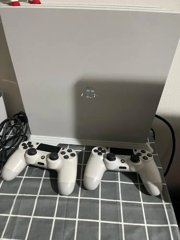 Playstation ps 4 pro 1TB