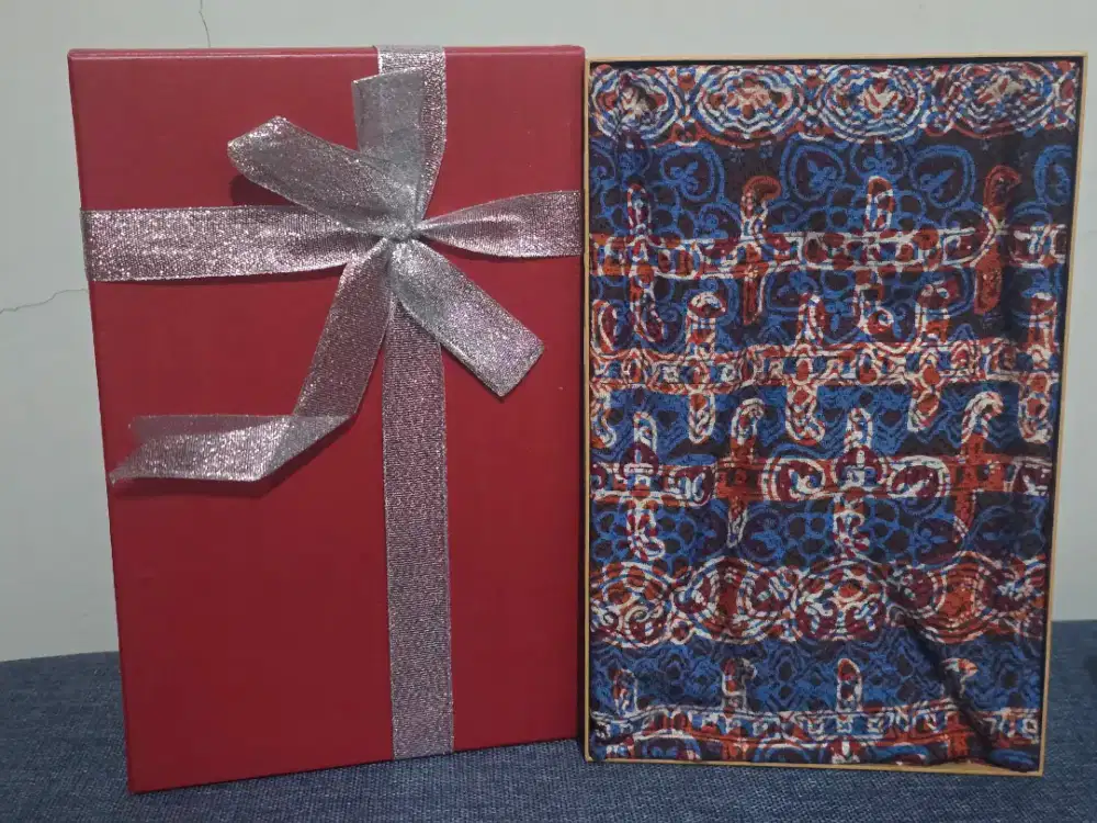 Kain Batik Baru Motif Elegan, Lengkap dengan Box
 Pita Cantik