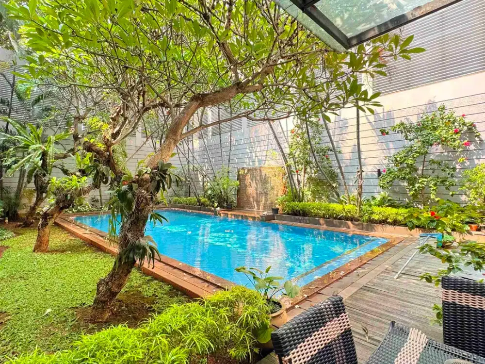 Sewa Rumah Lokasi Strategis di Senopati Jakarta Selatan