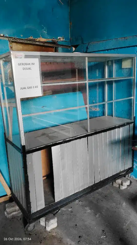 Dijual etalase ada rodanya