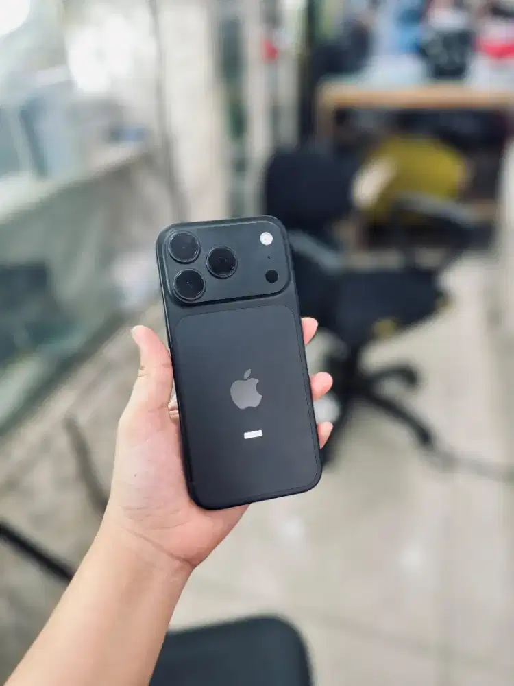 Second like new iphone 18pro 256gb garansi resmi