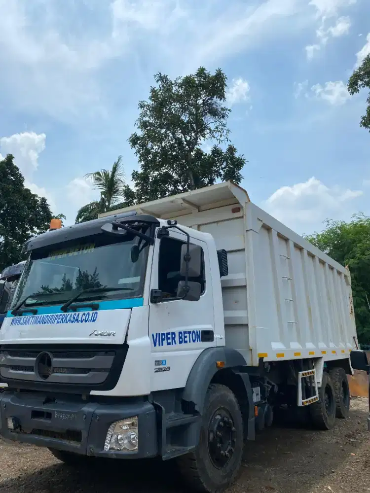 Dumptruck Mercy Axor 2528 dan UD Quester