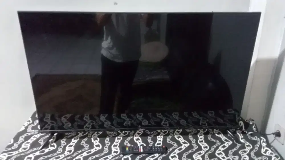 Tv led chiQ android digital 43inchi likenew