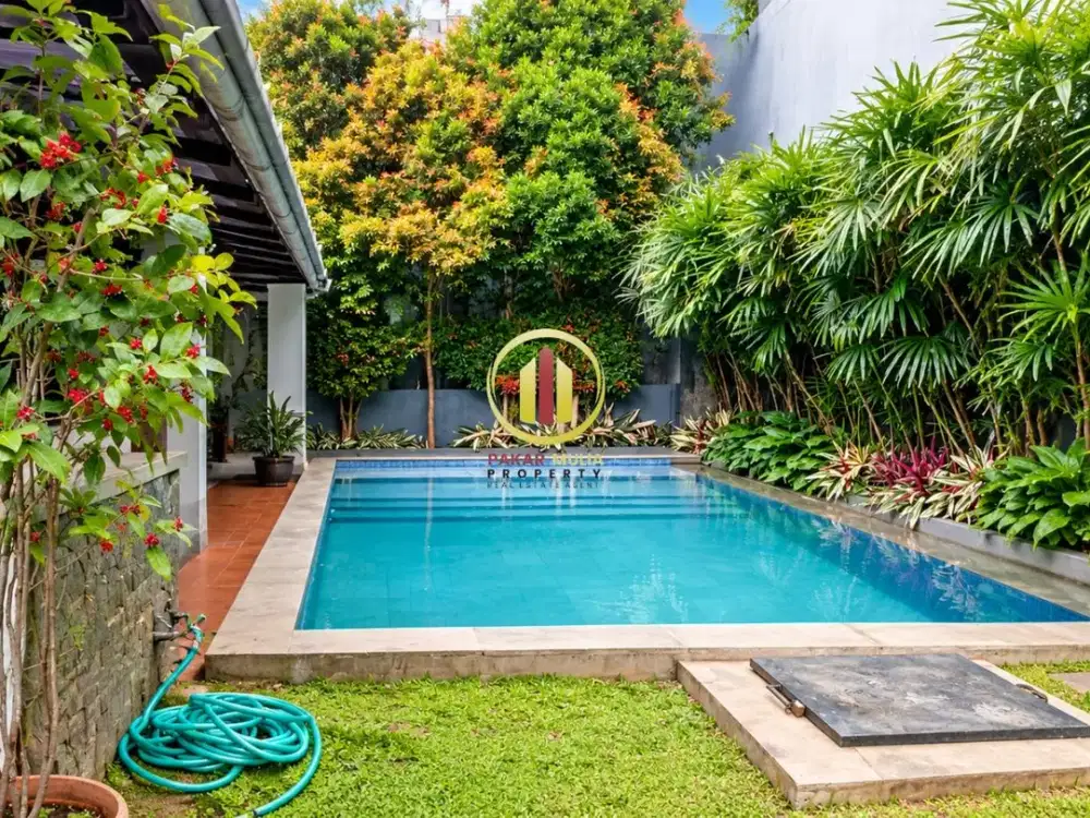 DIJUAL RUMAH VILLA DAGO RESORT BANDUNG ADA KOLAM RENANG
