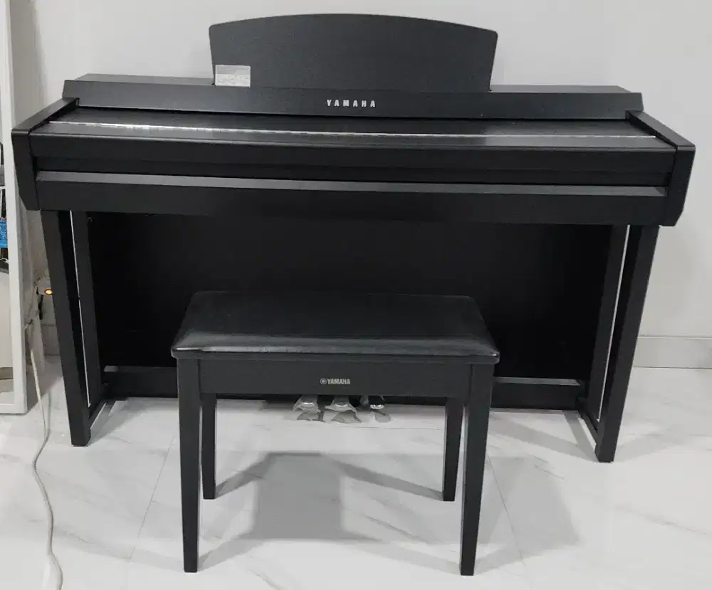 PIANO YAMAHA CLAVINOVA CVP - 605