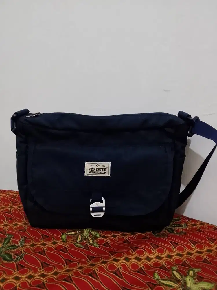 Tas Selempang Forester