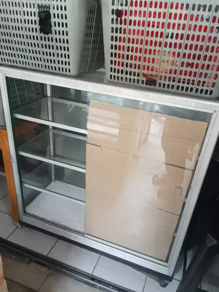 Etalase kaca Aluminium roda besi Siku