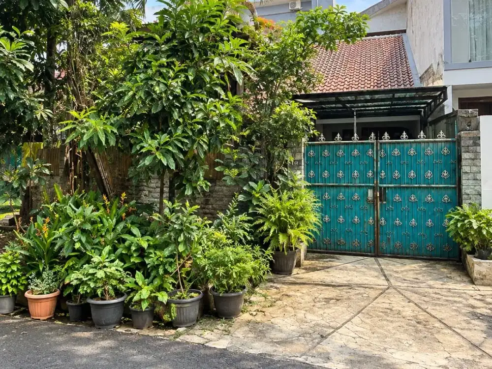 DIJUAL RUMAH HITUNG TANAH AREA PREMIUM SENOPATI, DEKAT JL.SURYO KEBAYORAN BARU JAKARTA SELATAN