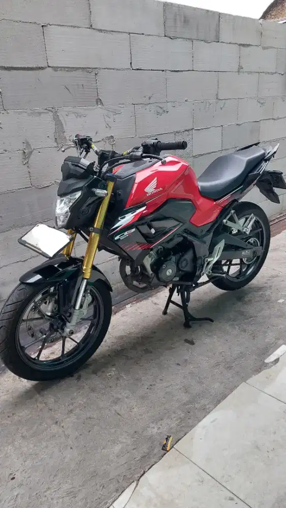 Honda Cb150r v4 streetfire new