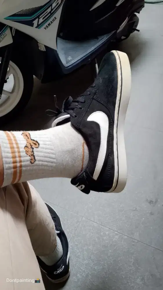 Sepatu hitam 44