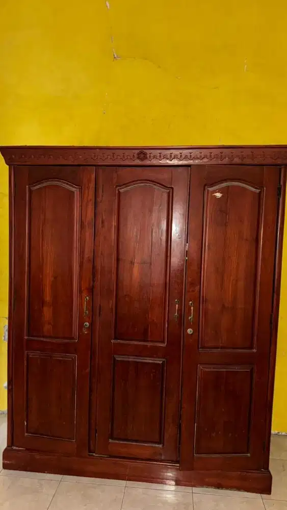 Dijual Lemari Kayu Jati Second