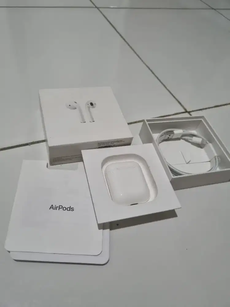 Apple AirPods 2nd Generation