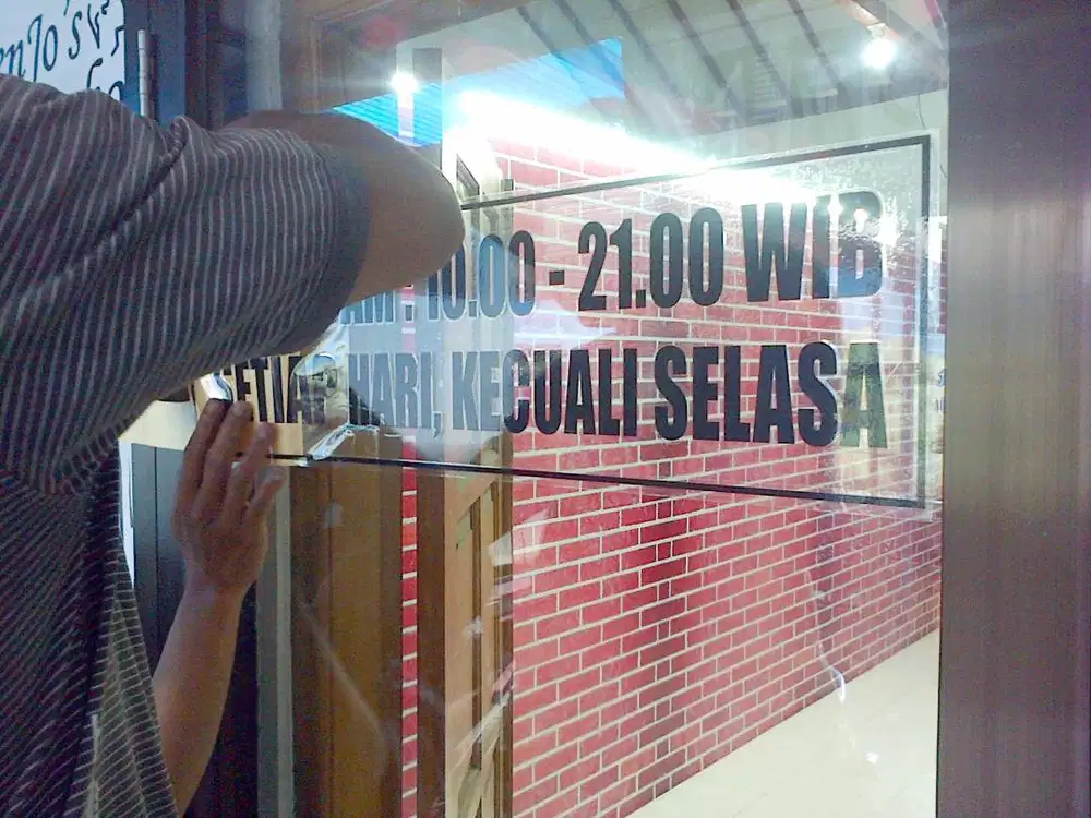 Spesialis stiker cutting, kaca film, stiker kaca one way, stiker kaca