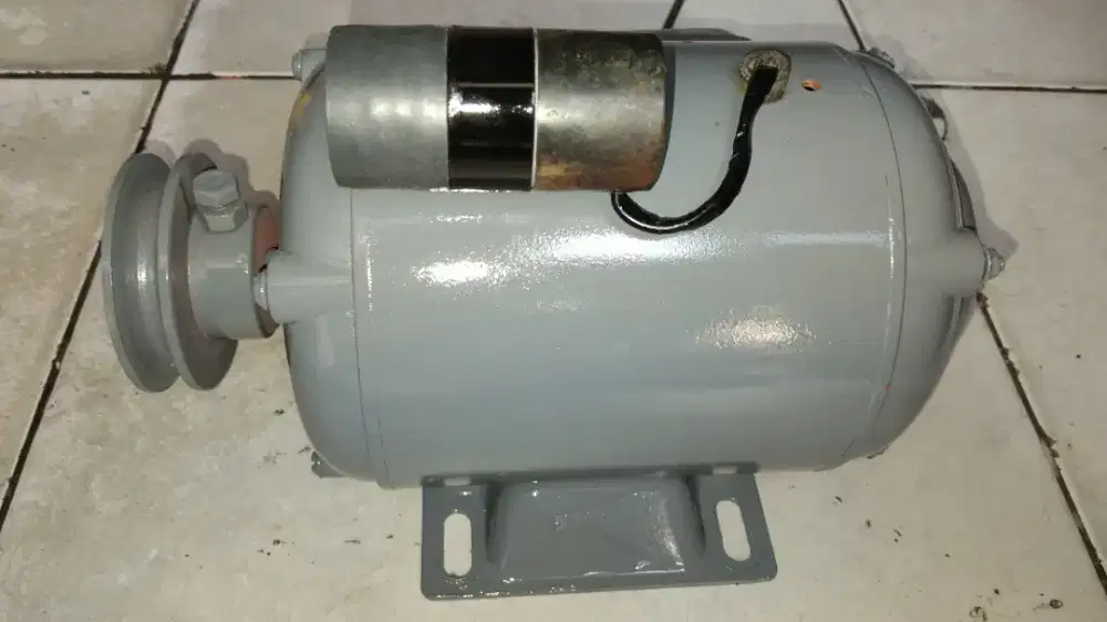 Di jual dinamo 1/4 pk , 1400 rpm , hidup normal lancar , tinggal pakai