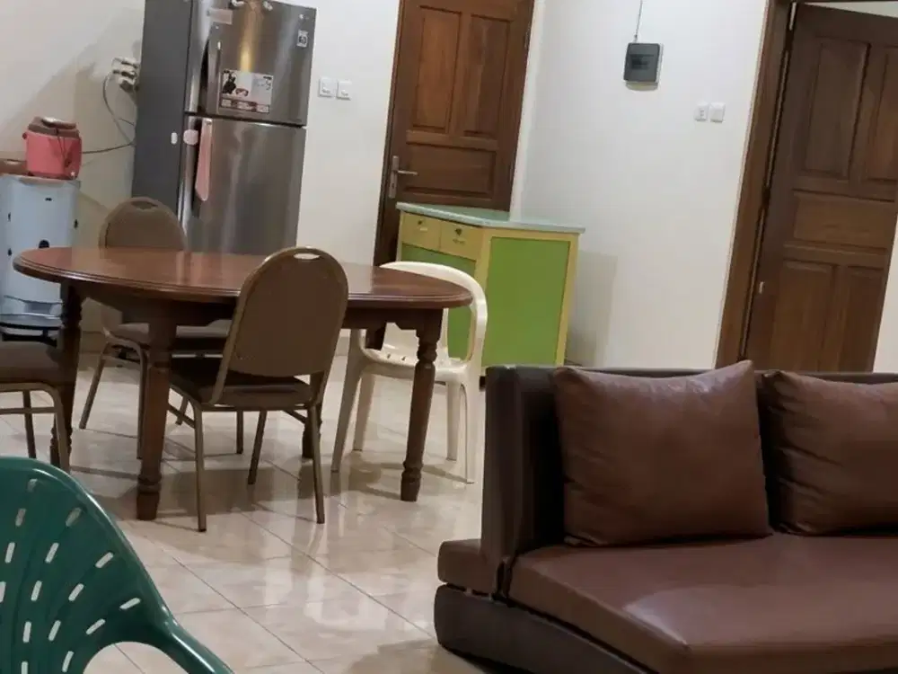Dijual rumah di Pademangan di bawah NJOP. Cocok untuk konfeksi dan home industri.