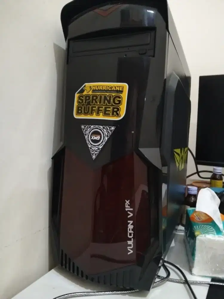 PC dan monitor gaming