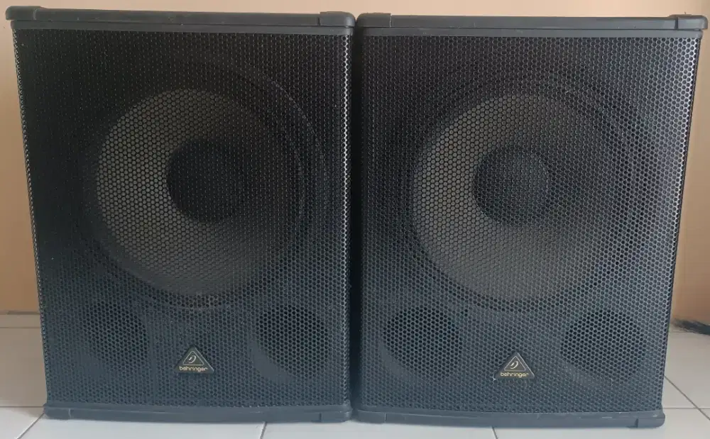 Subwoffer Aktif Behringer 18Inch Original